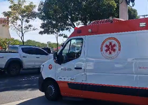 Mulher fica ferida em acidente entre motocicletas na Av. Efigênio Salles