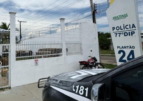 Mãe é presa após padrasto arremessar menino de 6 anos pela janela em Novo Airão 