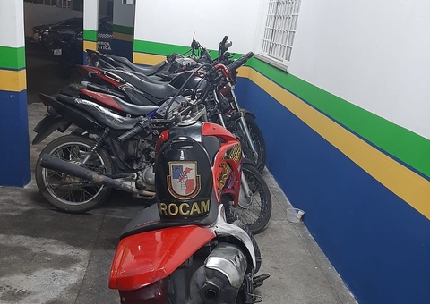 Quatro homens são presos após roubarem carro e moto em Manaus