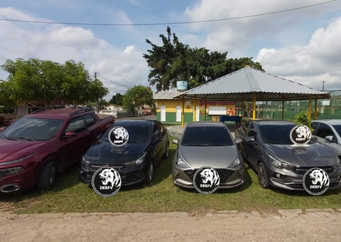 Criminosos são presos e 5 carros roubados são recuperados em Manaus