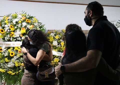 Emoção marca velório de Otávio Raman Neves, dono do Jornal Em Tempo