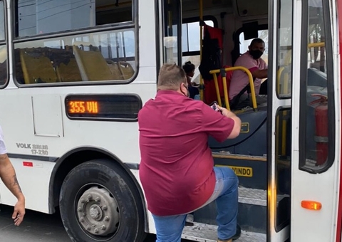 Vereador fiscaliza ônibus e pede veículos novos nas ruas de Manaus