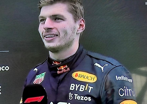 Verstappen vence GP da Hungria mesmo saindo em 10º