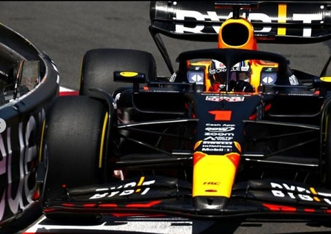 Verstappen faz o melhor tempo e é pole na Grã Bretanha; Norris é 2º