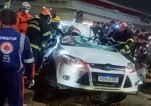 Vítimas do acidente na Av. Autaz Mirim foram esmagadas em impacto com árvore
