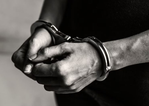 Mãe é presa por abandonar filha deficiente em Manaus 