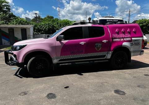 Homem invade e destrói casa da ex na frente das filhas em Manaus