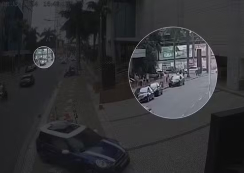 Vídeo mostra momento em que motorista dá 'voadora' fatal em idoso