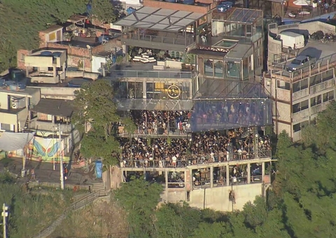 Cariocas ignoram pandemia e lotam boate de 3 andares em festa de Carnaval