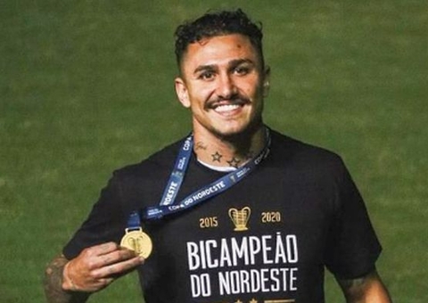 Grêmio encaminha contratação de Vina, que se despede do Ceará