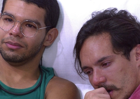 Eli e Vyni choram em dia de eliminação no BBB22; vídeo