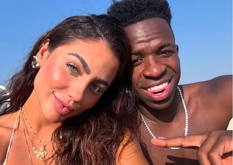 Vini Jr. curte praia com beldades em meio a rumores de affair com Virgínia 