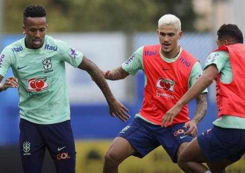Garotos do Espanyol tietam Vini Jr em treino da seleção