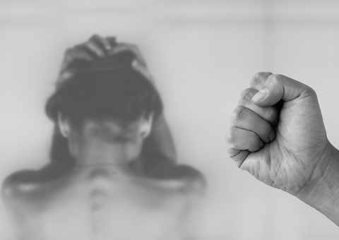 Marido agride esposa e filho e os tranca dentro de casa no Monte das Oliveiras