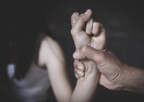 Marido é preso por agredir e manter esposa em cárcere privado em Itamarati