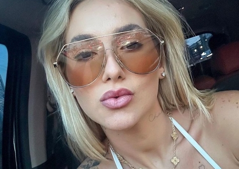 Virgínia Fonseca levanta camisa e mostra 'tanquinho': 'me achando'