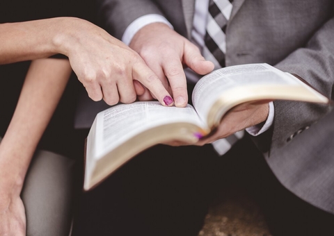 Falsos pastores são presos por aplicar golpes em Manaus; vítima contraiu dívida de R$ 200 mil 