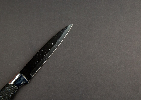 Tia é presa ao tentar esfaquear sobrinho após incêndio em Itacoatiara 