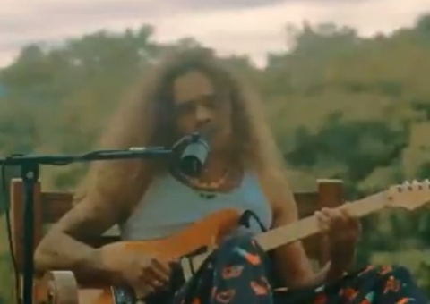 Vitão grava vídeo cantando Alcione e é massacrado por internautas