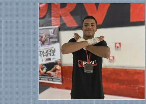 Lutador de boxe de 19 anos é morto a tiros em bar 