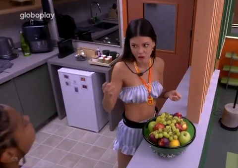 Vitória diz que colocaria Camilla no VIP se não fosse por Vinicius