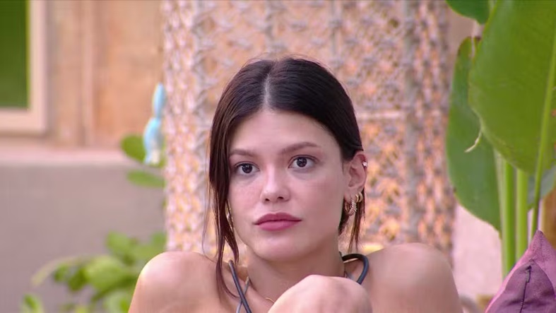 Vitória Strada fala sobre bissexualidade e relação com Daniel Rocha no BBB