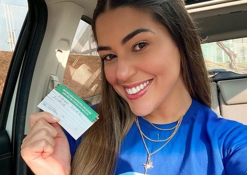 Grávida, Vivian Amorim é vacinada contra a Covid-19 e dispara: ‘governo negacionista'