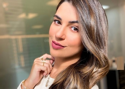 Na reta final da gravidez, Vivian Amorim mostra barrigão em fotos: ‘dona das curvas mais lindas'