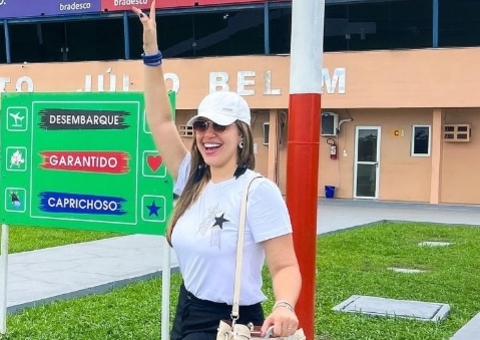 Vivian Amorim desembarca em Parintins com as cores do Caprichoso: 'avisa que eu cheguei'