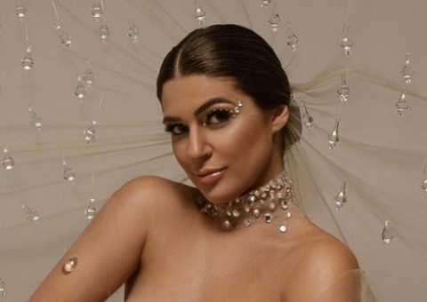 Vivian Amorim surge nua com barrigão de 8 meses de gravidez em ensaio 