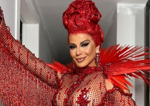 Viviane Araújo impressiona como Rainha de Bateria da Salgueiro; veja vídeo
