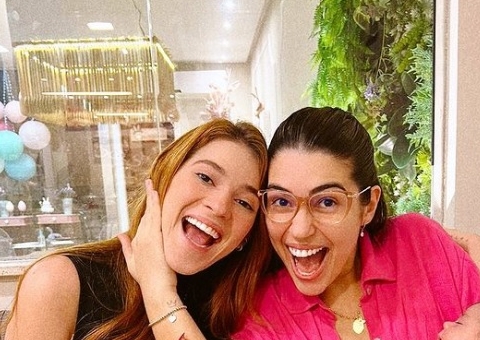 Ana Clara vem a Manaus de surpresa para conhecer filha de Vivian Amorim: ‘até agora chocada'