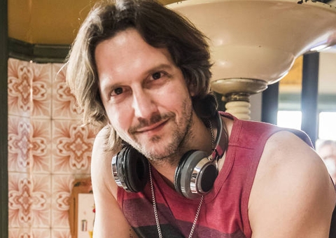 Atriz filha de Vladimir Brichta fala da relação com o pai e morte da mãe aos 2 anos