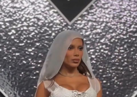  Taylor Swift, Anitta e mais; Confira os looks do tapete vermelho do VMA