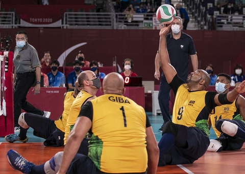 Vôlei sentado: Brasil perde para Comitê Russo e vai brigar pelo bronze