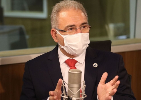 Queiroga afirma que população adulta deve estar 100% vacinada até outubro deste ano