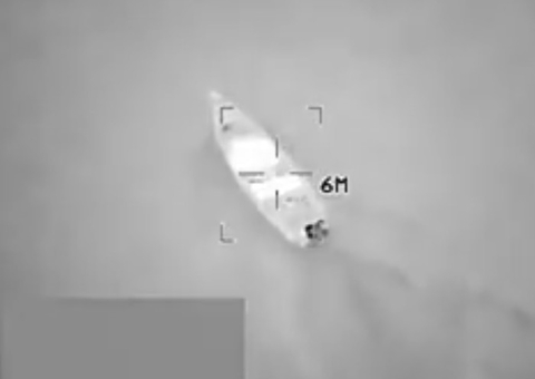 EUA bombardeia navio e mata seis pessoas no Caribe; veja vídeo