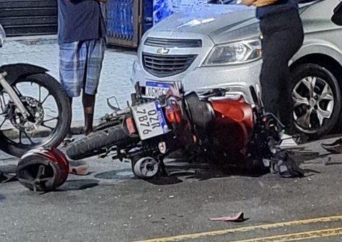 Micro-ônibus na contramão atropela moto e mata mulher no Alvorada