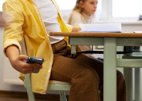 Especialistas aprovam proibição de celular em sala de aula