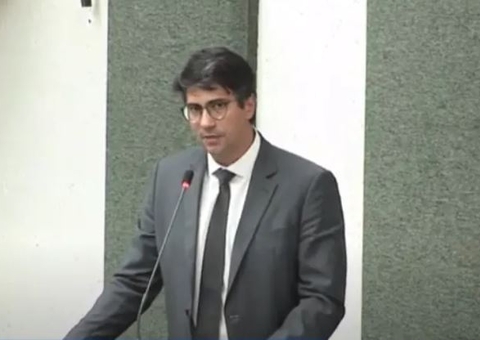 PF faz buscas na casa que foi da mãe de ex-secretário de Saúde após novo dono encontrar R$ 60 mil enterrados