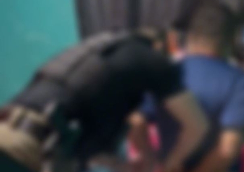 Motorista de condução preso por estuprar estudantes mostrava vídeos pornográficos para vítimas