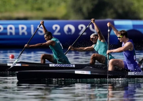 Isaquias Queiroz e Jacky Godmann vão para as quartas de final da canoagem