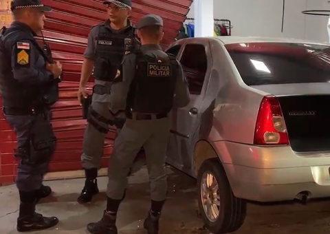 Motorista bêbado é preso após invadir drogaria com carro em Manaus