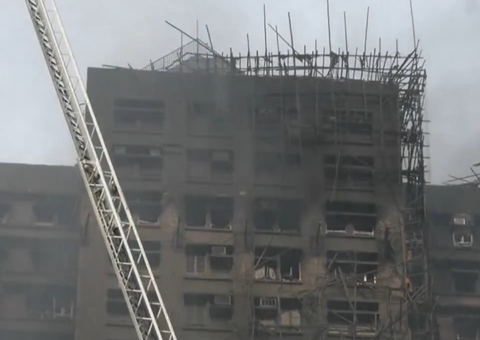 Incêndio em Hong Kong chega ao fim após dois dias e deixa 128 mortos  