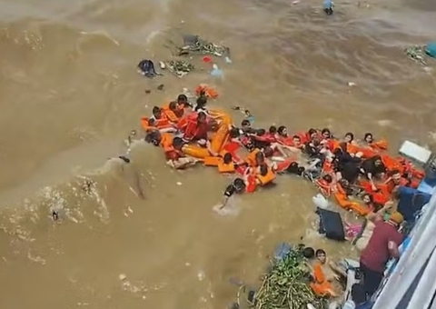 Sem saber nadar, mãe abriu mão de colete para salvar filho em naufrágio: 'Se salva'