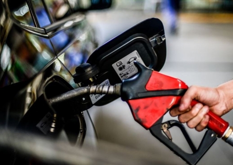 Petrobras anuncia nova redução no preço do Diesel para refinarias