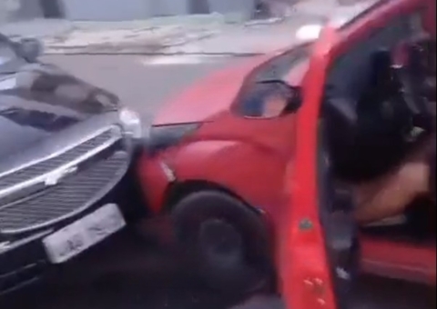 Motorista bate carro e dorme na cena do acidente no Betânia