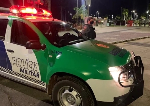 Dupla é presa após assaltar clientes de lanche e ser espancada no Terra Nova