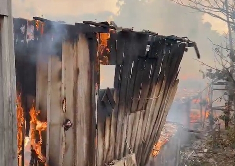 Incêndio atinge cinco casas e causa desespero entre moradores do São Jorge