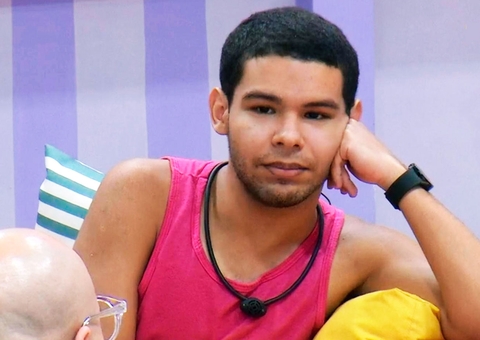 Vyni erra pronome de Linn e sister desabafa: 'dói em mim'